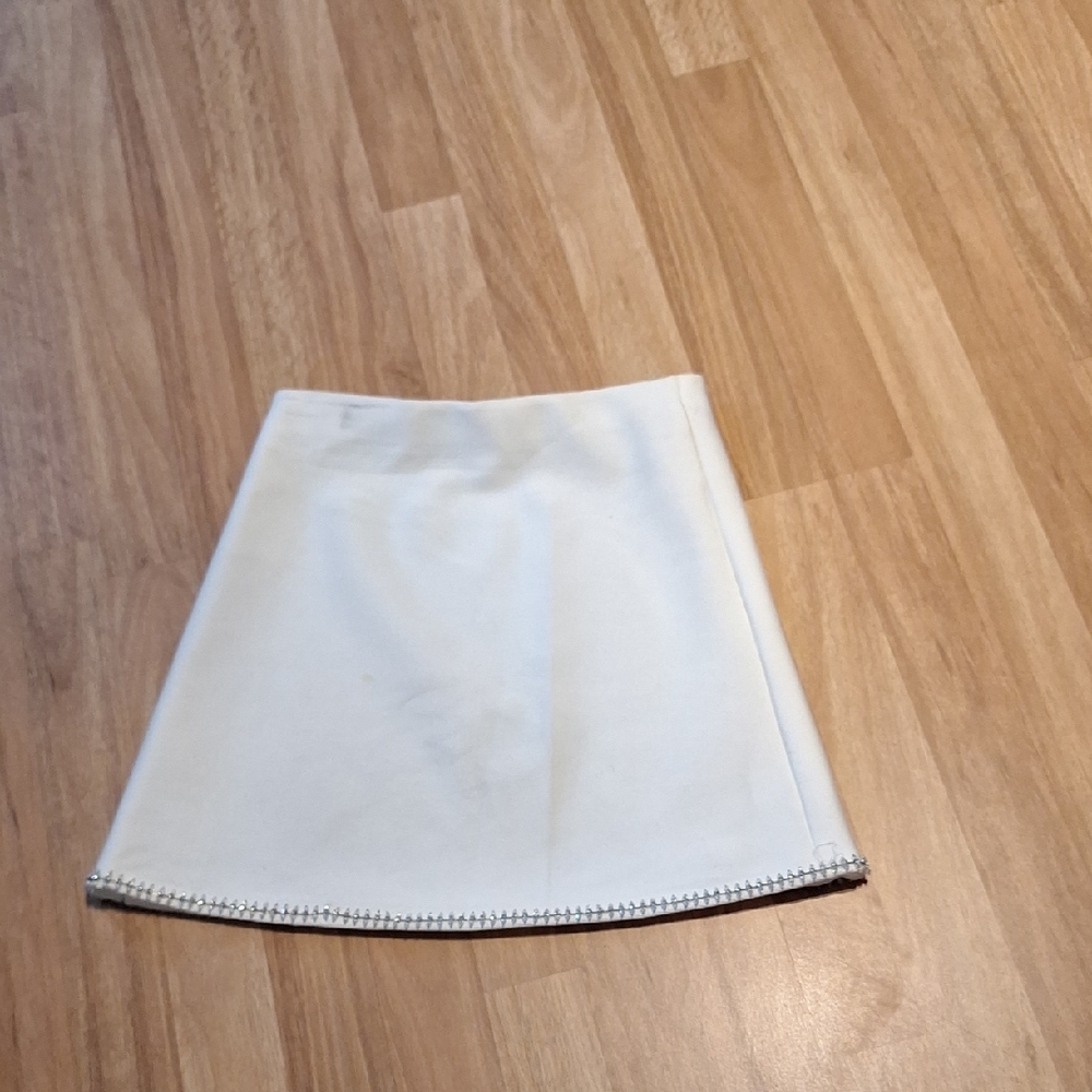 Renuar White Mini Skirt with Silver Accents